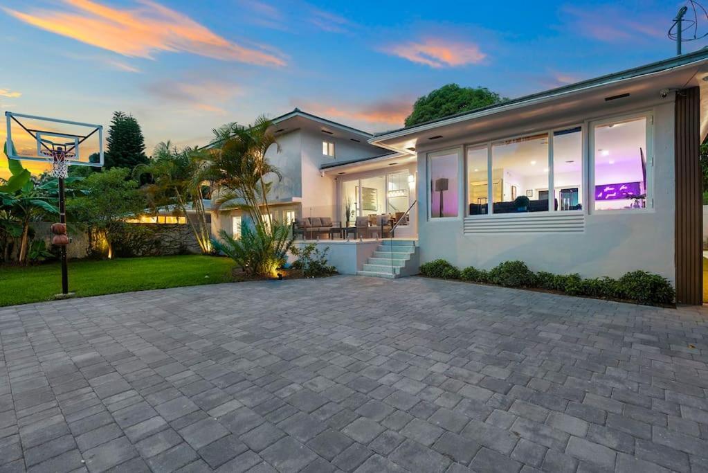 Beautiful Villa With Heated Pool Must Seen! Miami Exterior photo